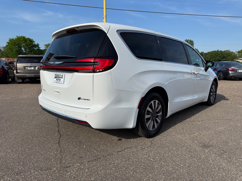 Photo 4 of this CHRYSLER PACIFICA PLUG-I