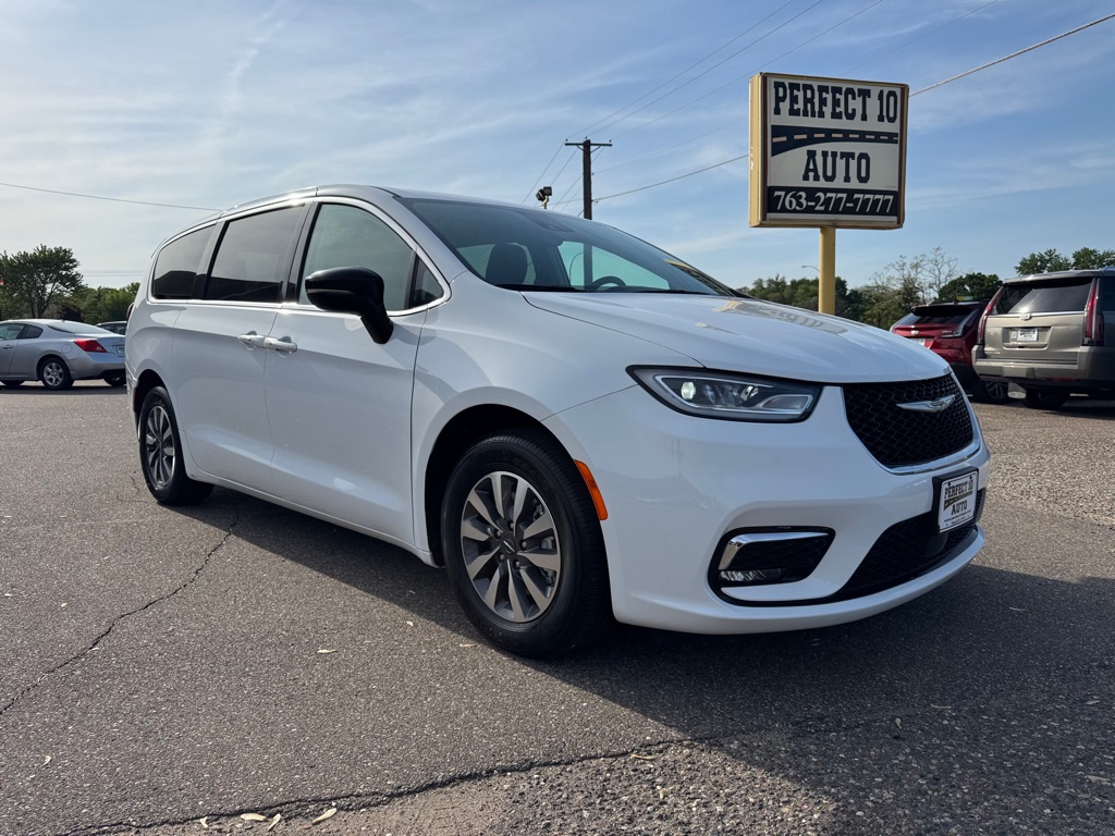 2024 CHRYSLER PACIFICA PLUG-I