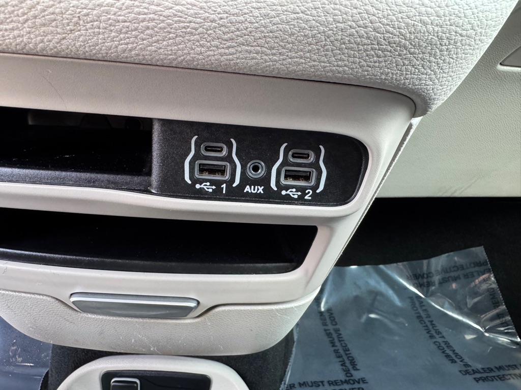 Photo 40 of this CHRYSLER PACIFICA PLUG-I