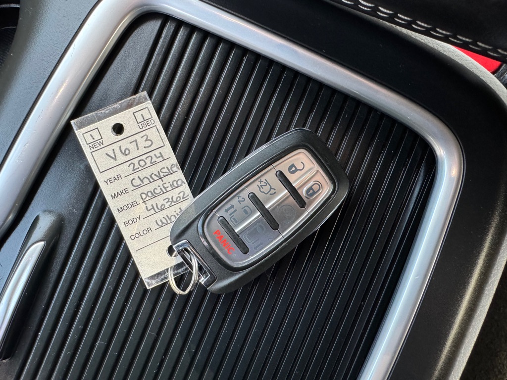 Photo 39 of this CHRYSLER PACIFICA PLUG-I