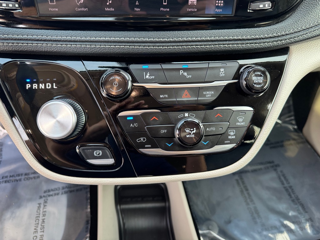 Photo 41 of this CHRYSLER PACIFICA PLUG-I