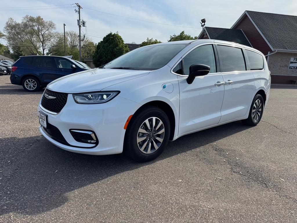 Photo 10 of this CHRYSLER PACIFICA PLUG-I