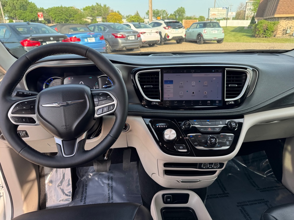 Photo 38 of this CHRYSLER PACIFICA PLUG-I