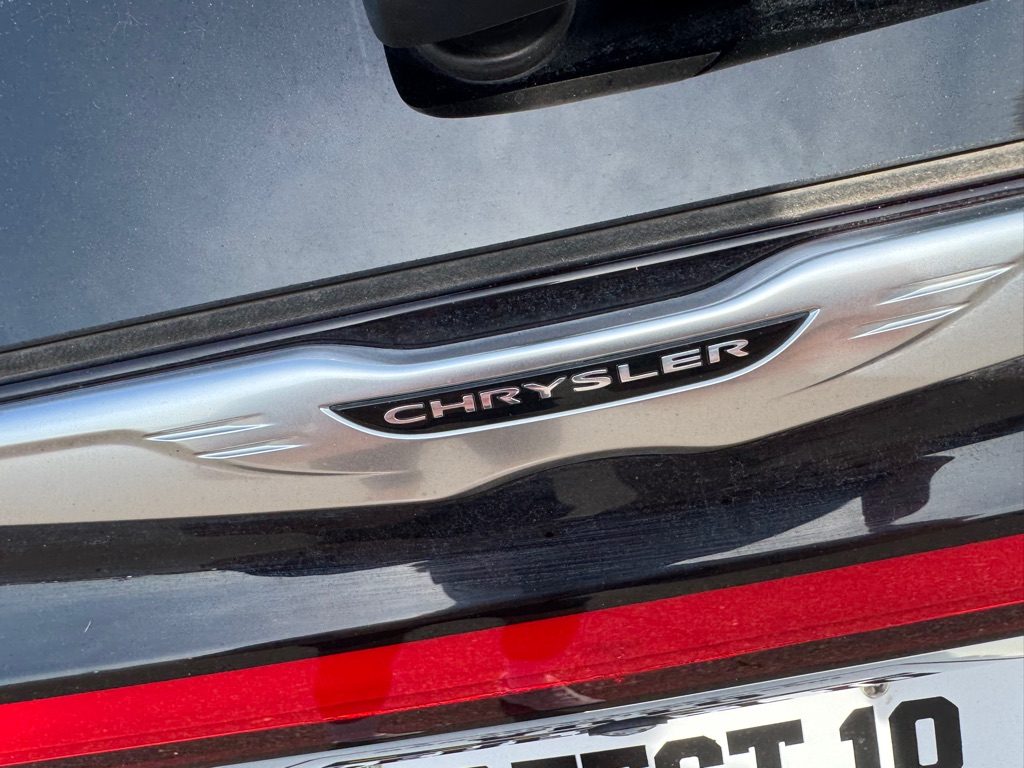 Photo 62 of this CHRYSLER PACIFICA PLUG-I