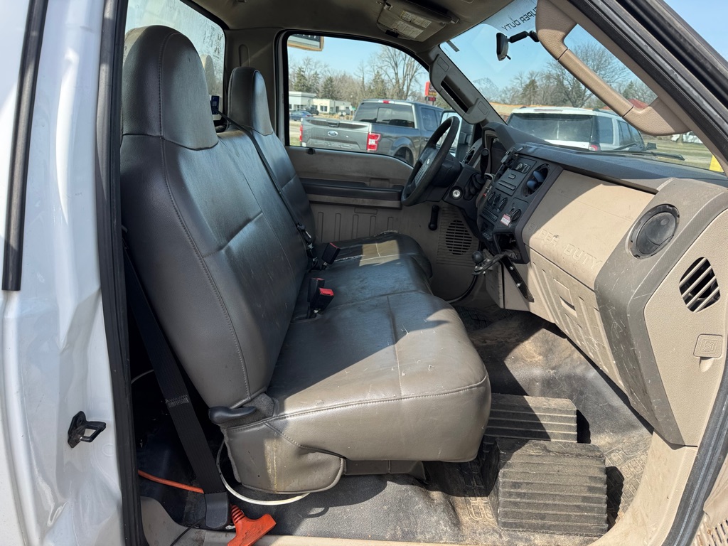 Photo 17 of this FORD F450