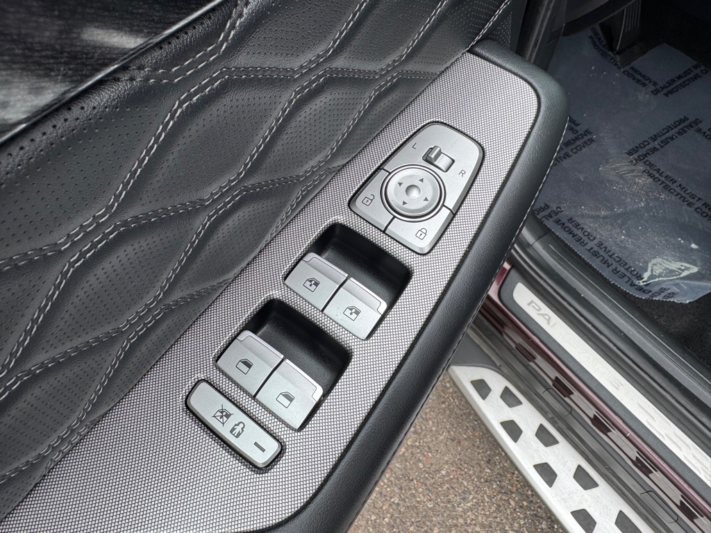 Photo 18 of this HYUNDAI PALISADE