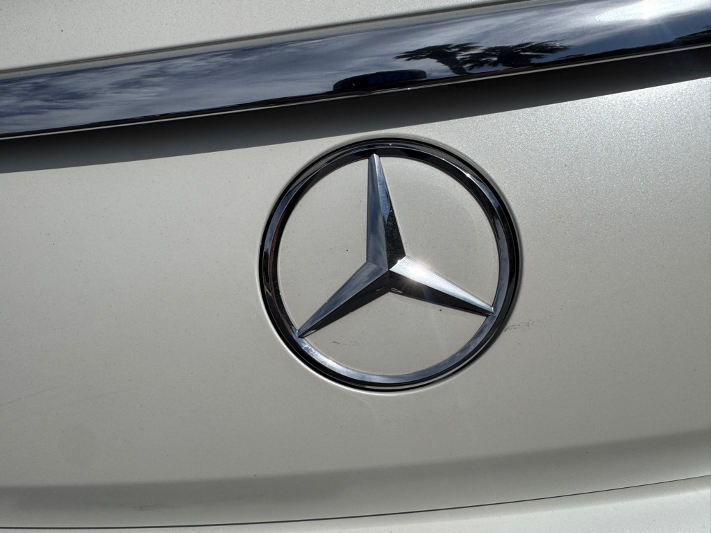 Photo 29 of this MERCEDES-BENZ S-CLASS