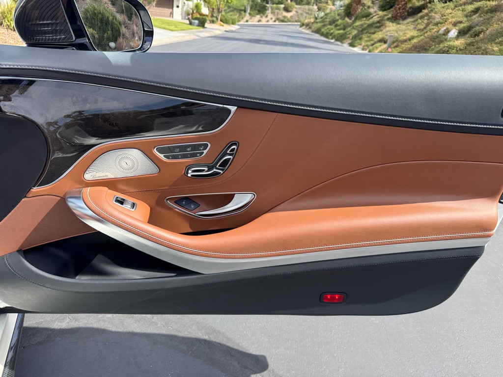 Photo 25 of this MERCEDES-BENZ S-CLASS