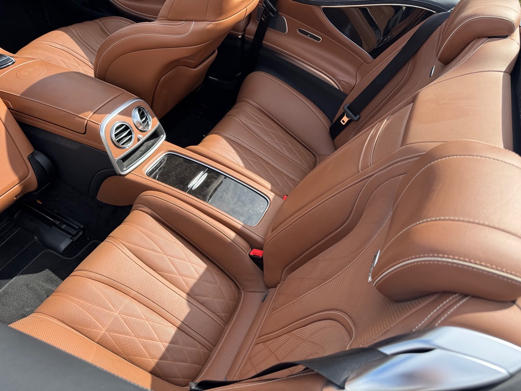 Photo 21 of this MERCEDES-BENZ S-CLASS