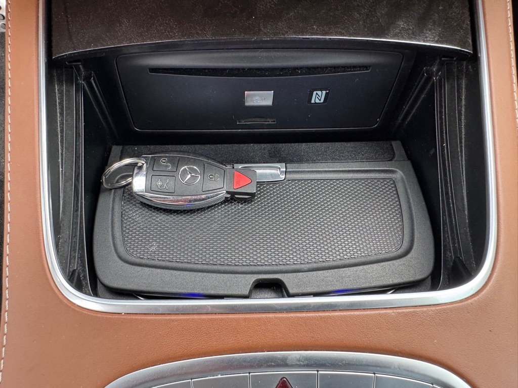 Photo 35 of this MERCEDES-BENZ S-CLASS