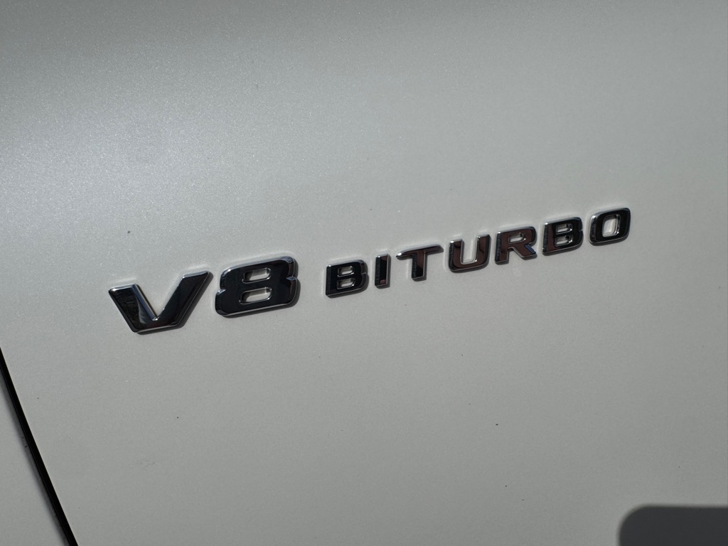 Photo 32 of this MERCEDES-BENZ S-CLASS