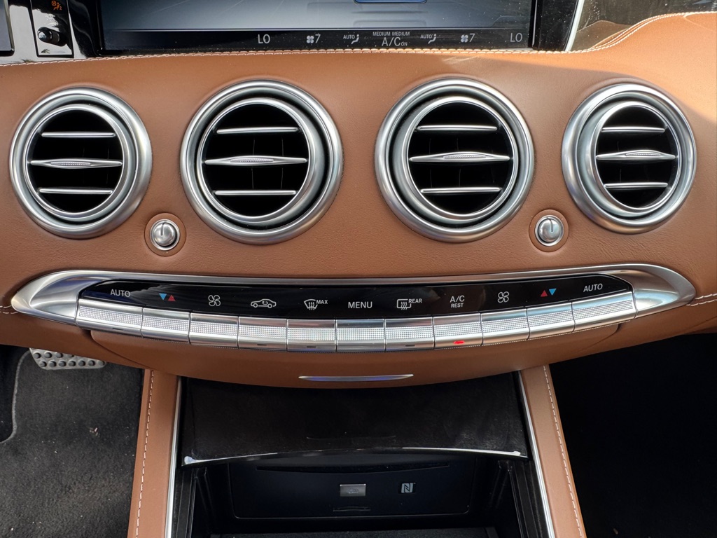 Photo 36 of this MERCEDES-BENZ S-CLASS