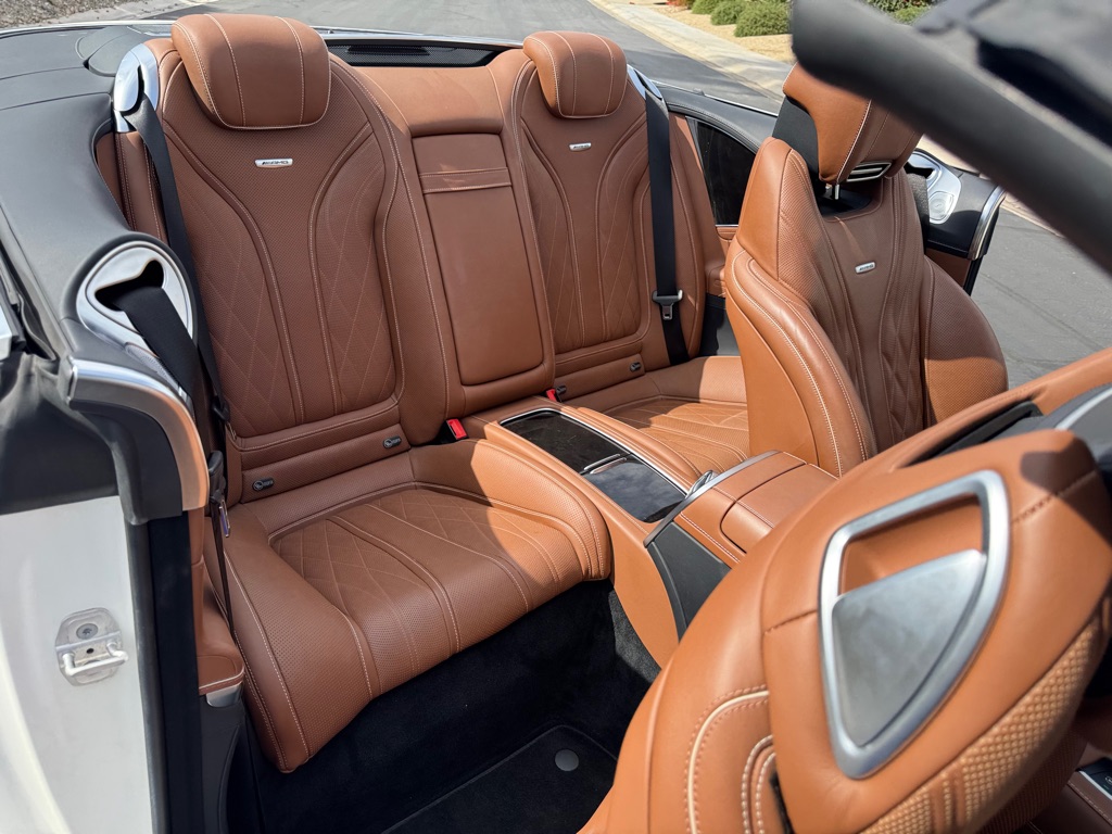 Photo 26 of this MERCEDES-BENZ S-CLASS