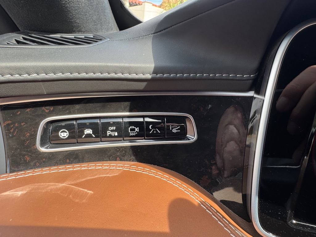 Photo 53 of this MERCEDES-BENZ S-CLASS
