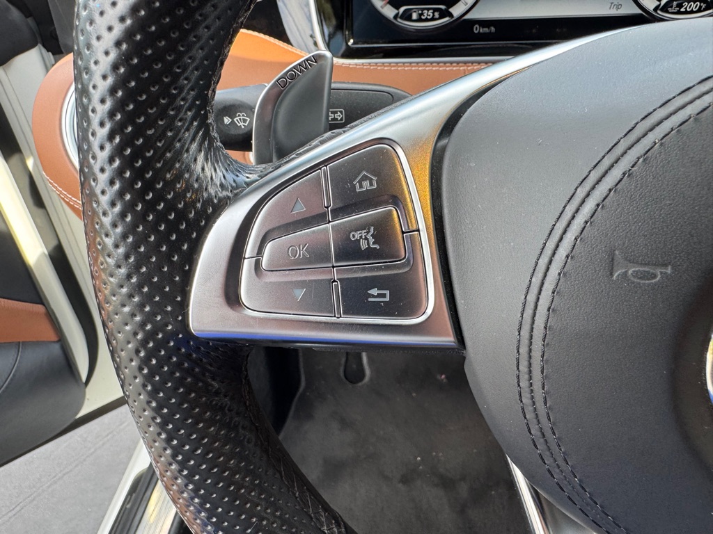 Photo 48 of this MERCEDES-BENZ S-CLASS