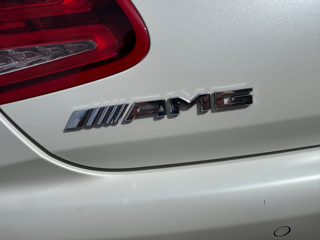 Photo 31 of this MERCEDES-BENZ S-CLASS
