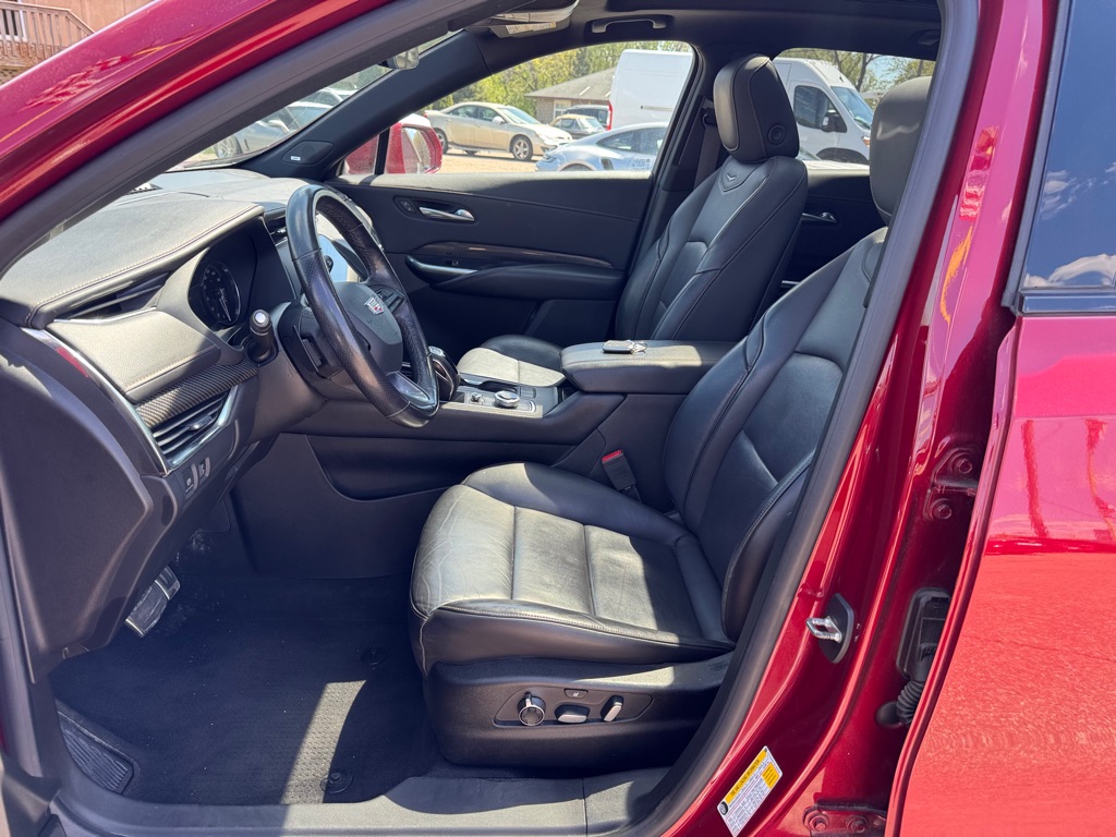 Photo 13 of this CADILLAC XT4
