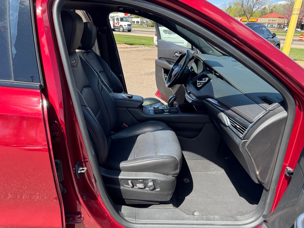 Photo 28 of this CADILLAC XT4