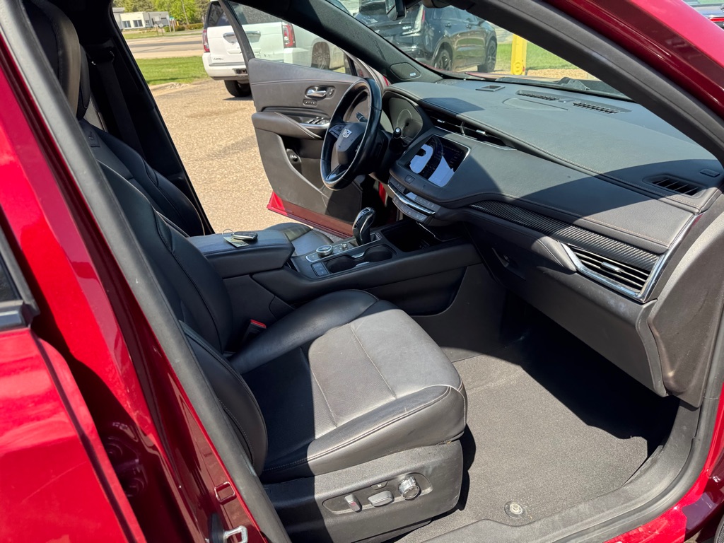 Photo 29 of this CADILLAC XT4