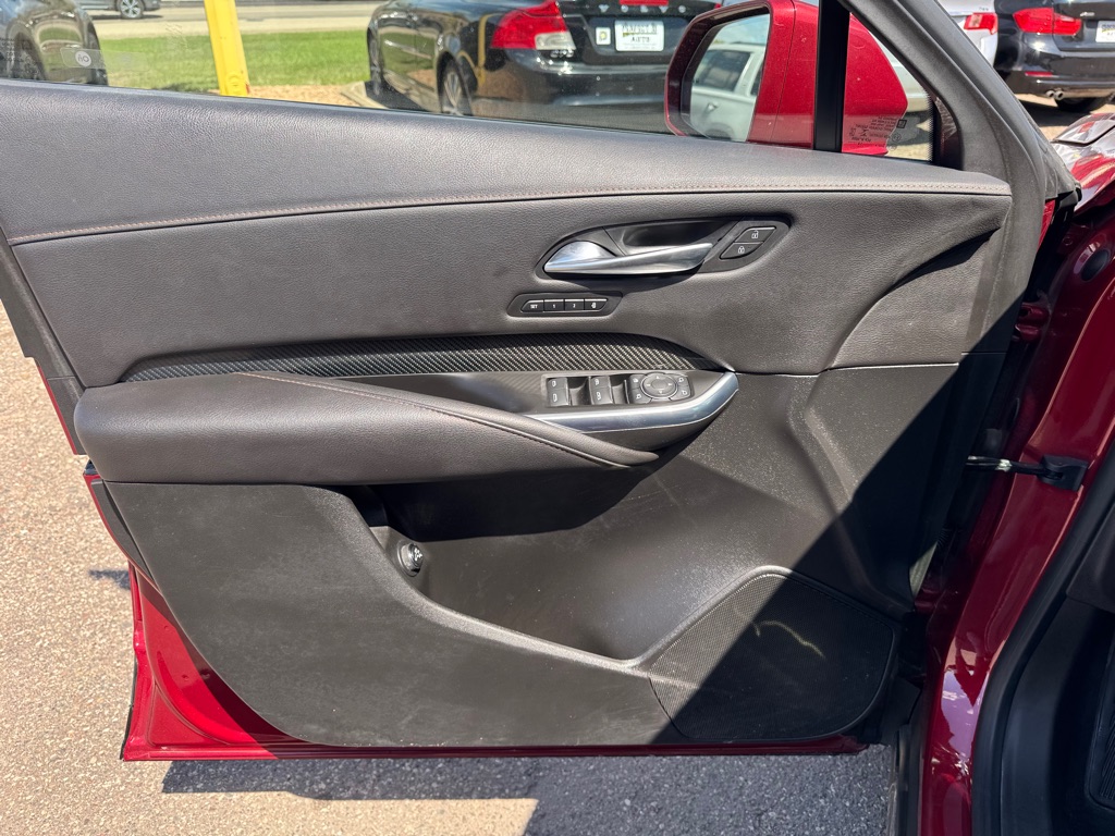 Photo 16 of this CADILLAC XT4