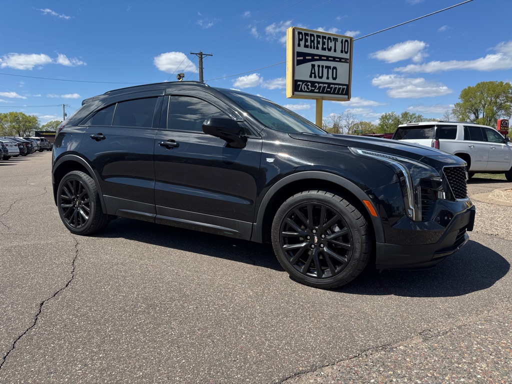 Photo 2 of this CADILLAC XT4