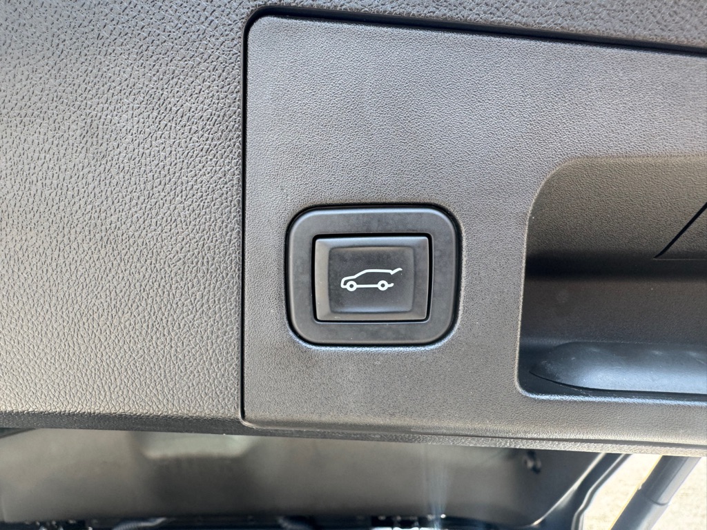 Photo 24 of this CADILLAC XT4