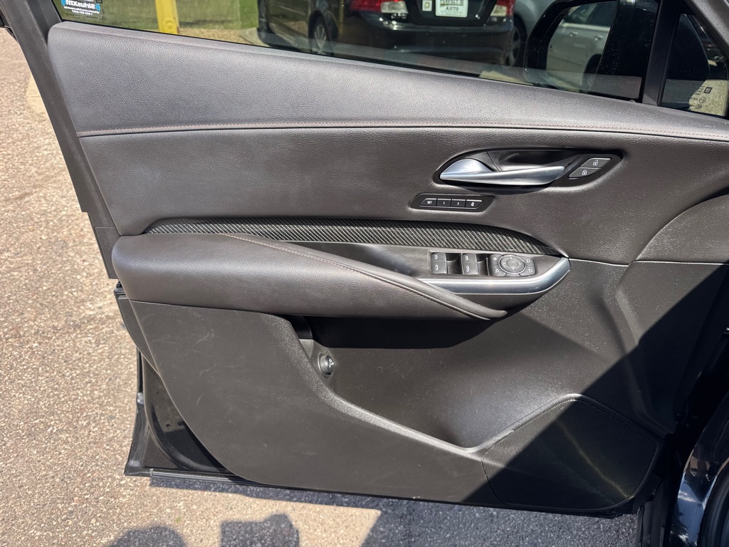 Photo 16 of this CADILLAC XT4