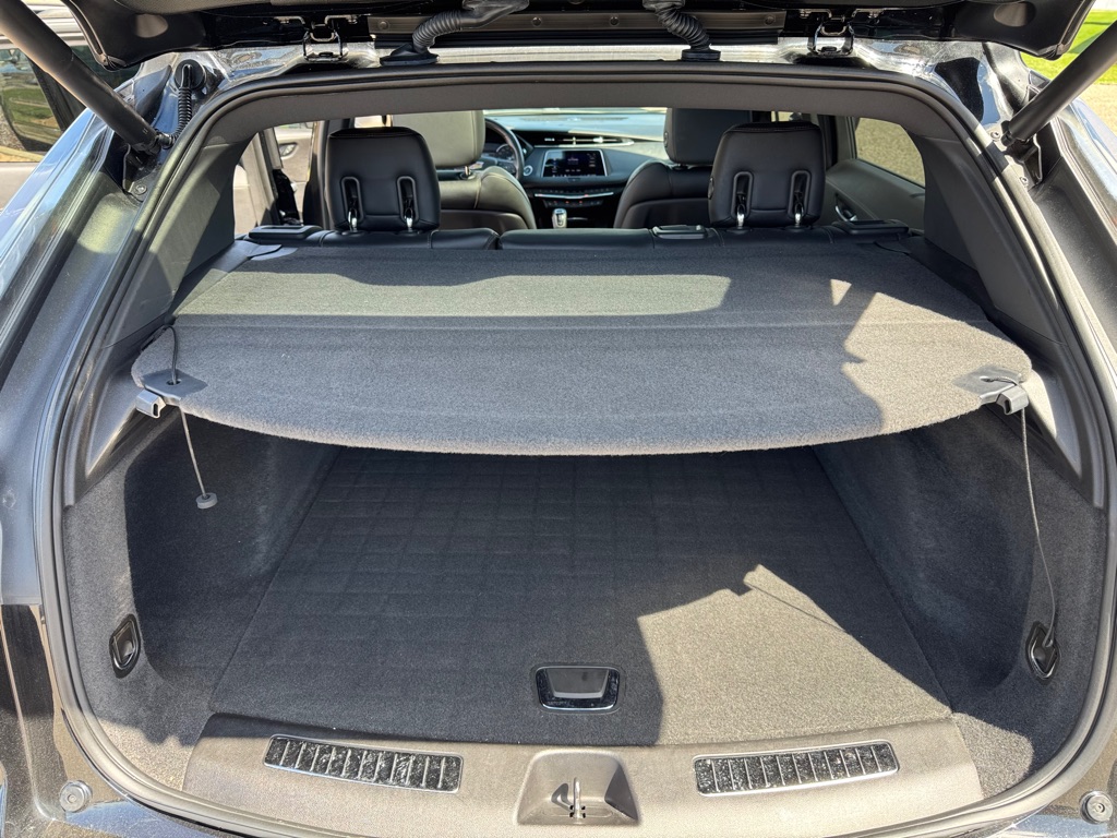 Photo 22 of this CADILLAC XT4
