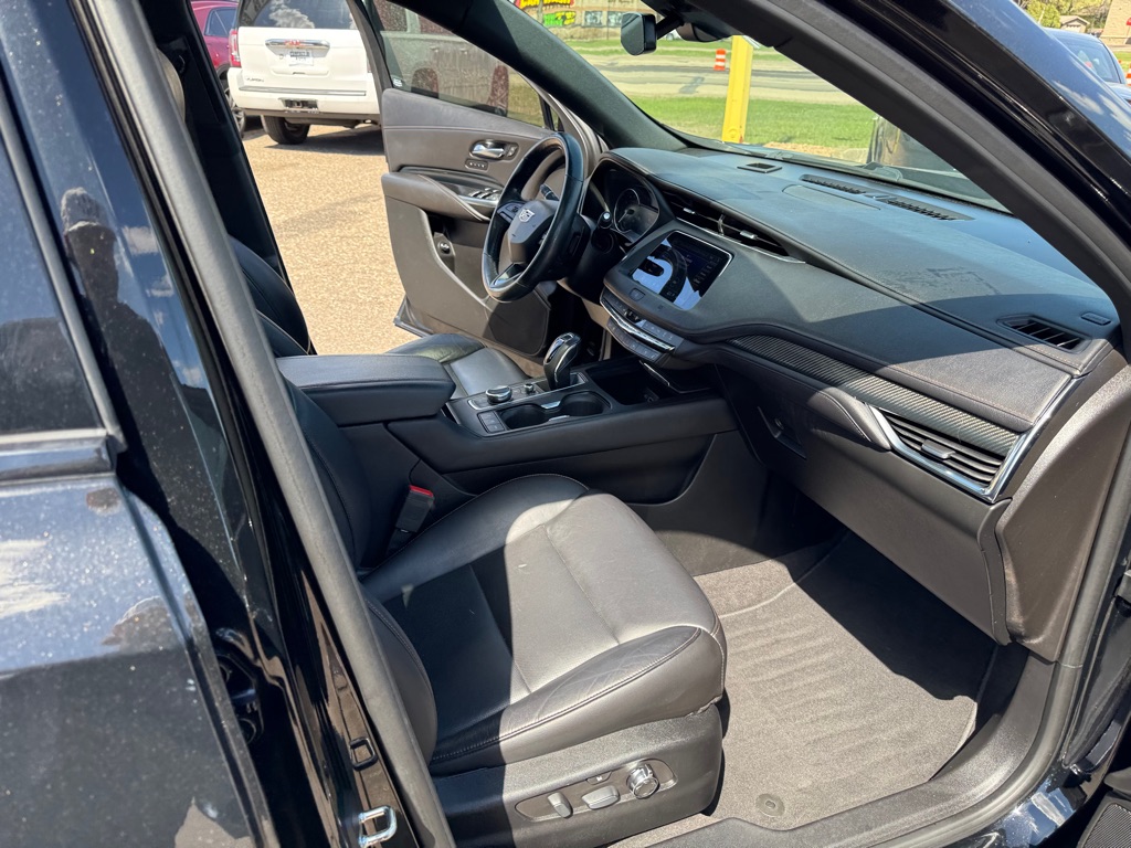 Photo 29 of this CADILLAC XT4