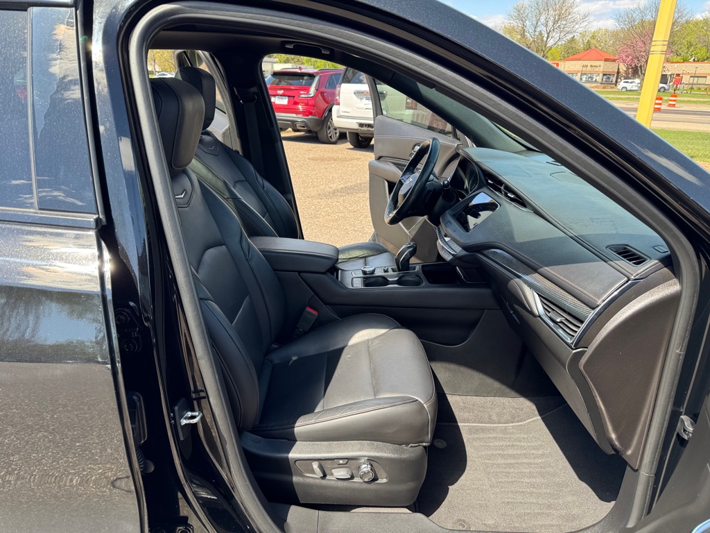 Photo 28 of this CADILLAC XT4