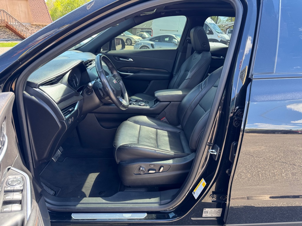 Photo 13 of this CADILLAC XT4
