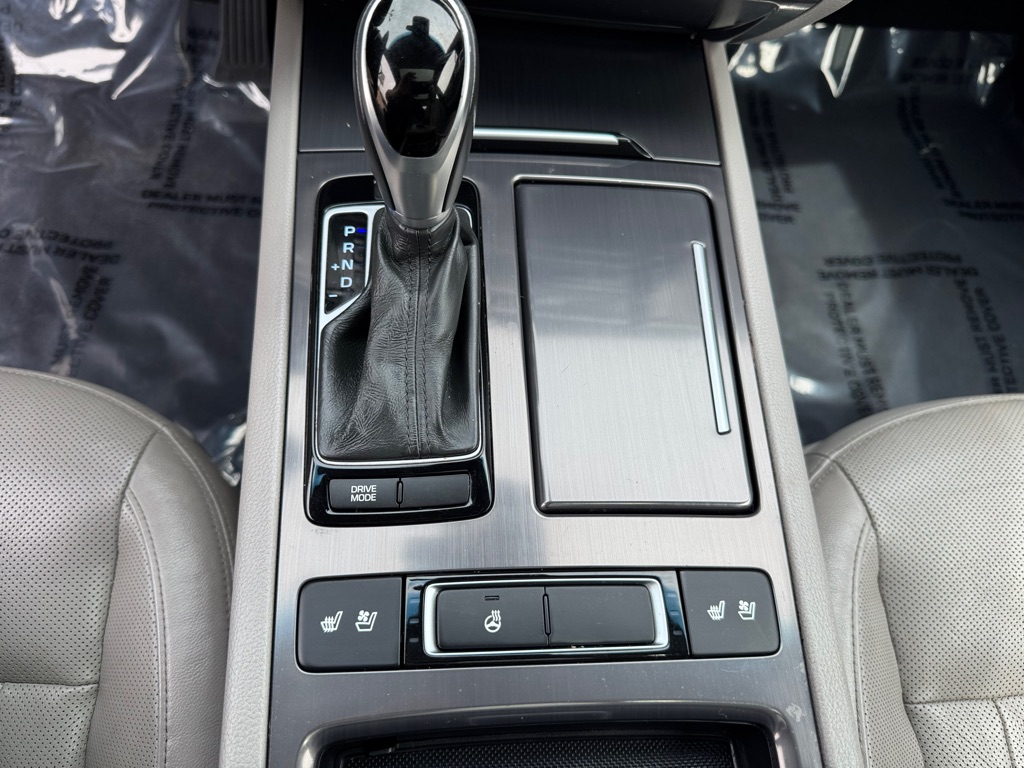 Photo 34 of this HYUNDAI GENESIS