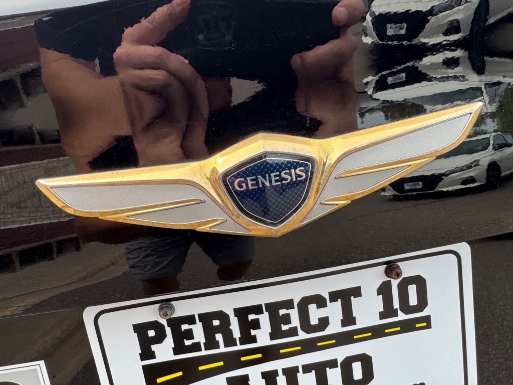 Photo 52 of this HYUNDAI GENESIS