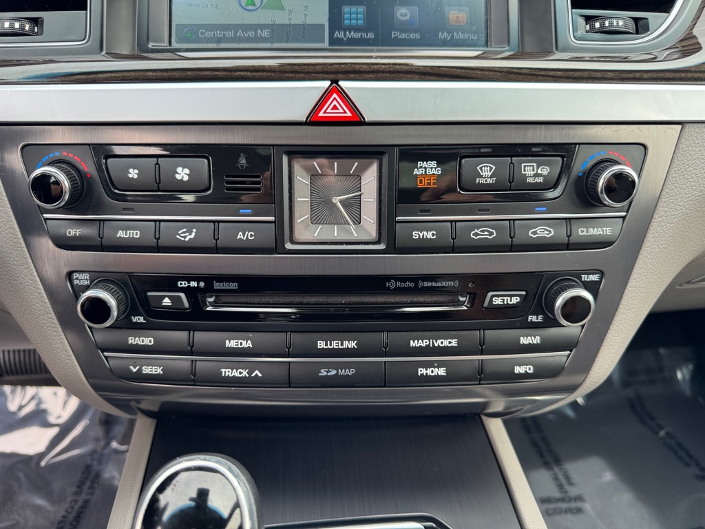 Photo 35 of this HYUNDAI GENESIS