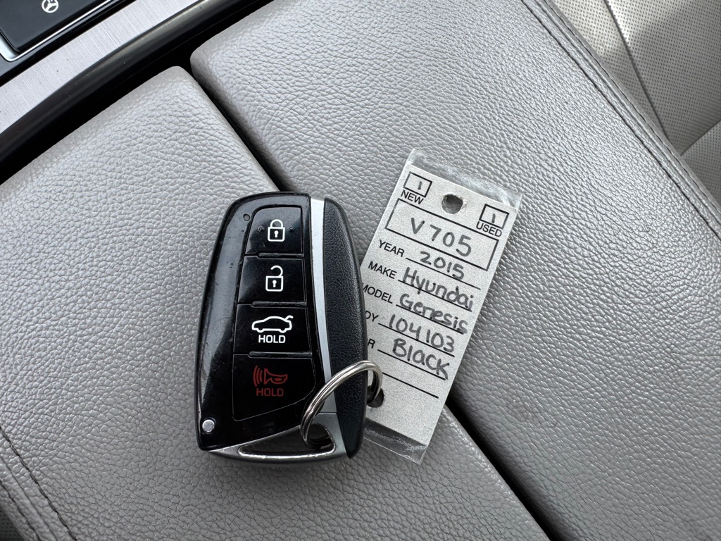 Photo 33 of this HYUNDAI GENESIS