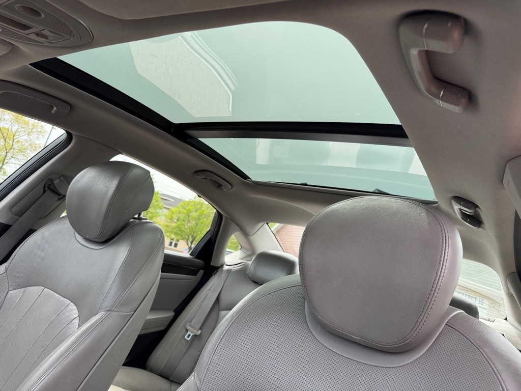 Photo 32 of this HYUNDAI GENESIS