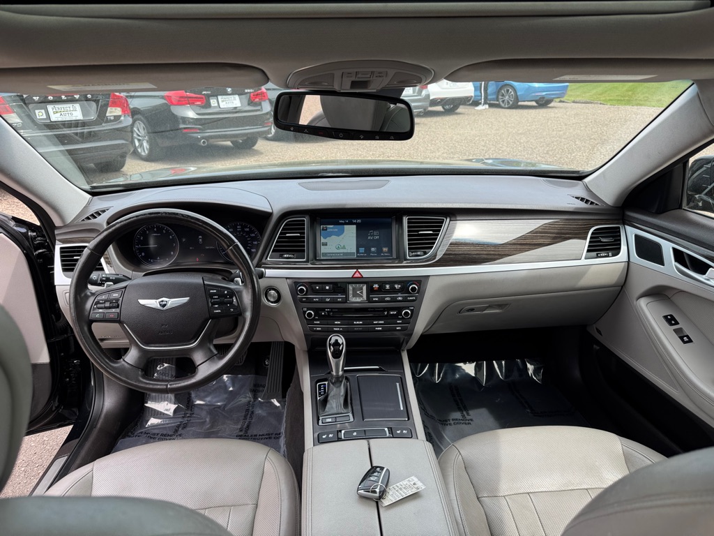Photo 30 of this HYUNDAI GENESIS