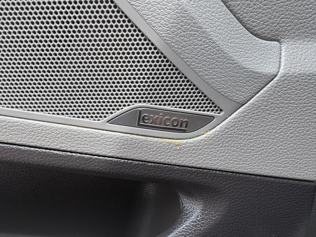 Photo 19 of this HYUNDAI GENESIS