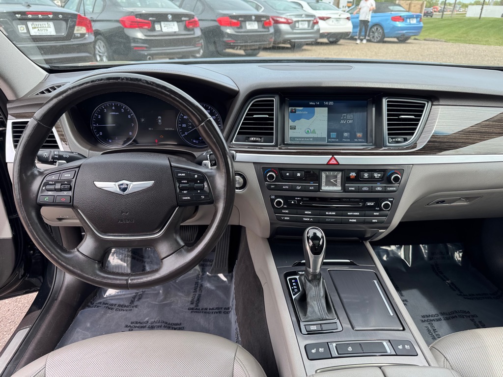 Photo 31 of this HYUNDAI GENESIS
