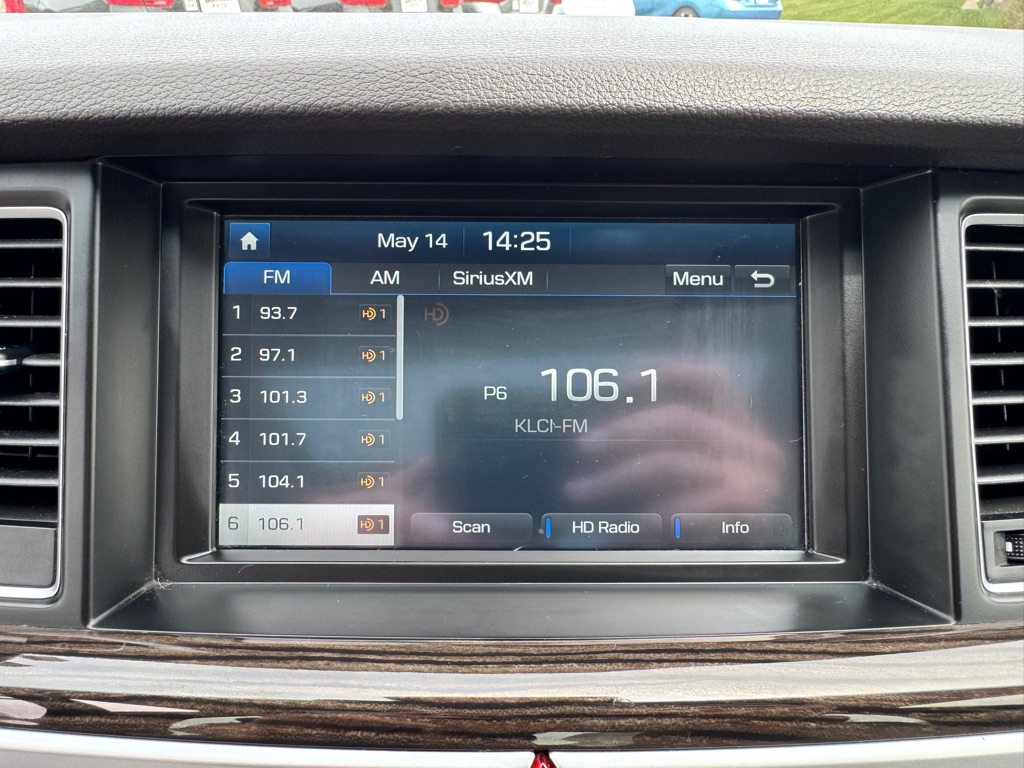 Photo 40 of this HYUNDAI GENESIS
