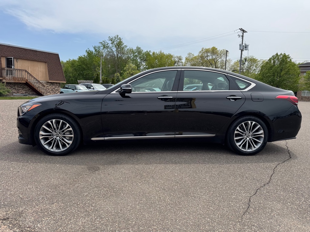 Photo 9 of this HYUNDAI GENESIS