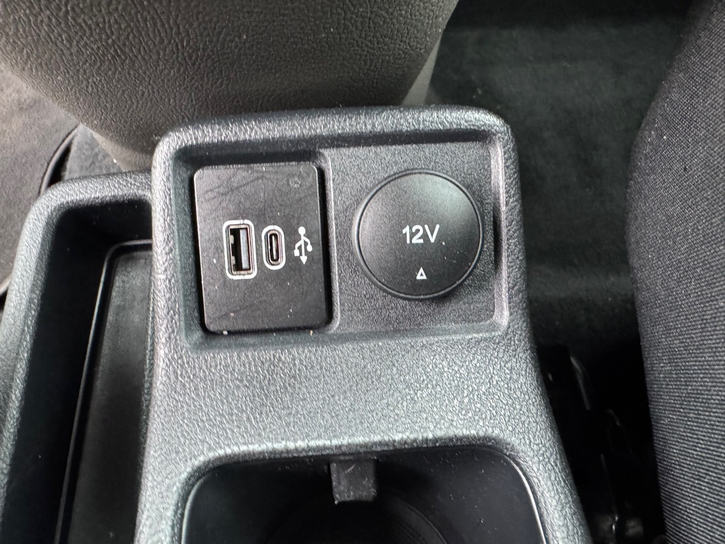 Photo 33 of this FORD TRANSIT CONNECT