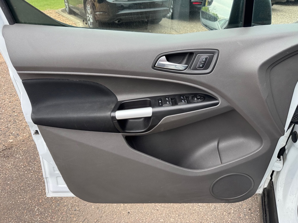 Photo 16 of this FORD TRANSIT CONNECT