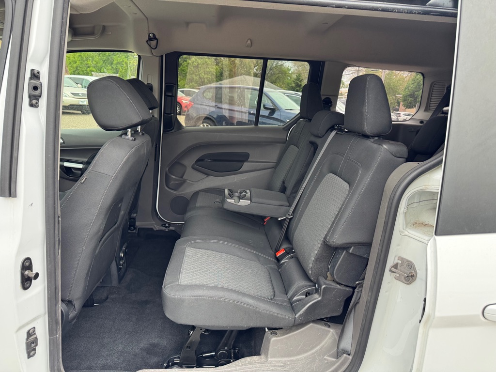 Photo 17 of this FORD TRANSIT CONNECT
