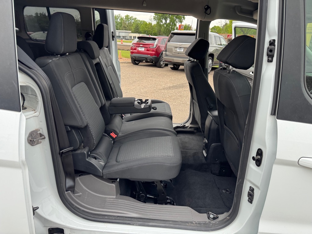 Photo 21 of this FORD TRANSIT CONNECT