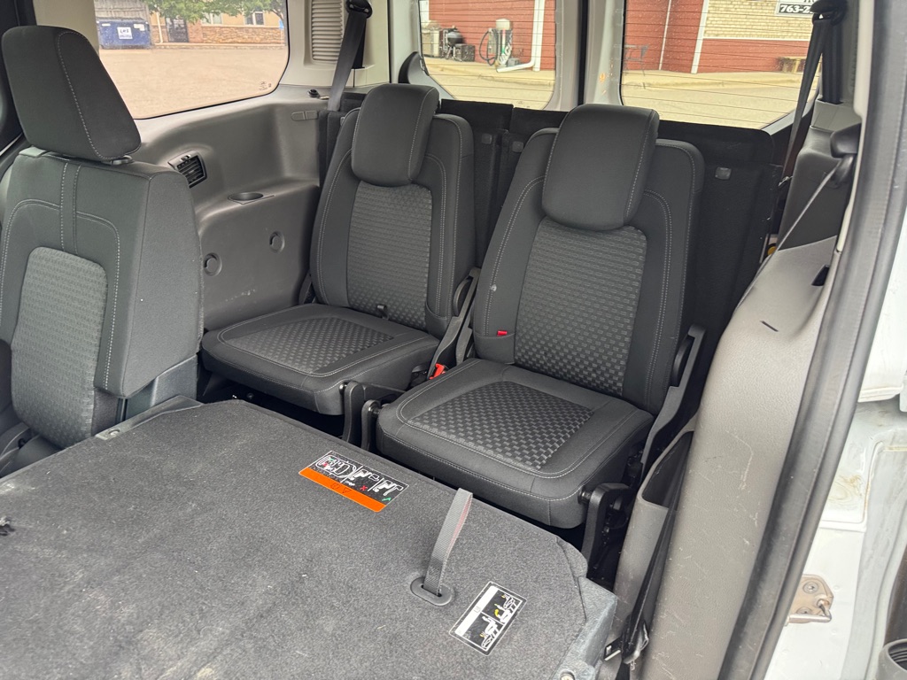Photo 28 of this FORD TRANSIT CONNECT