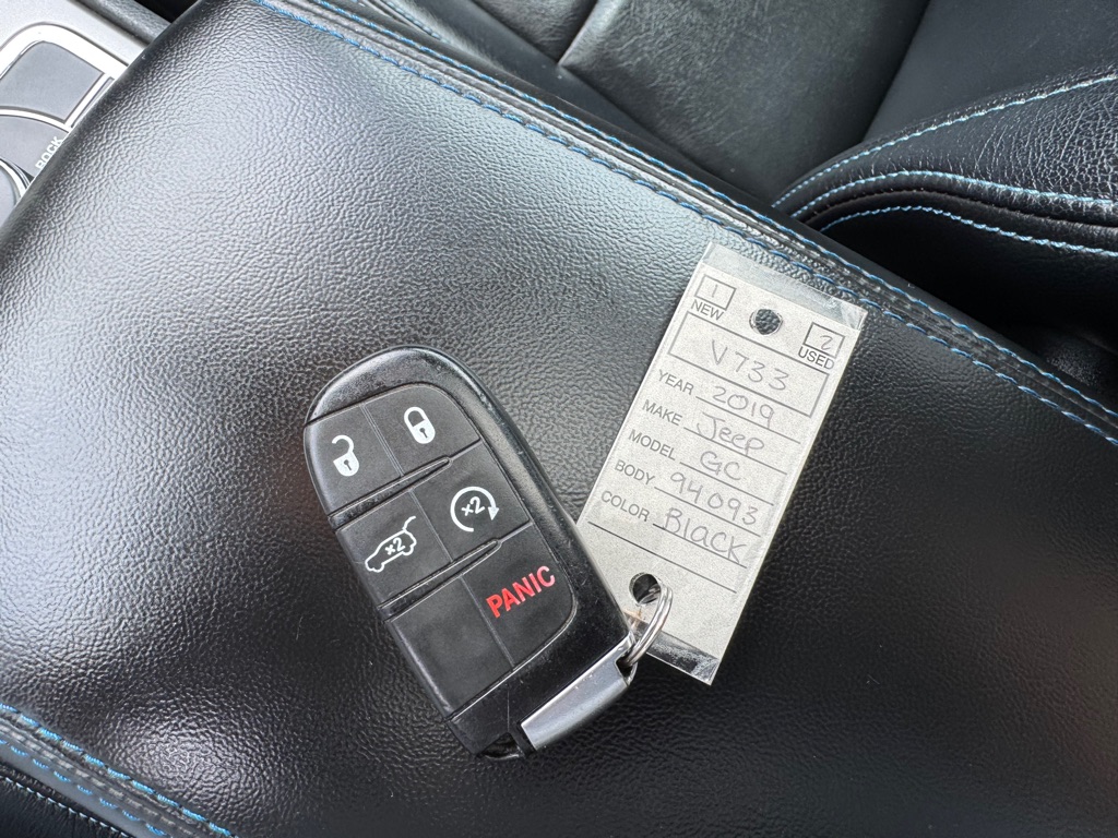 Photo 35 of this JEEP GRAND CHEROKEE