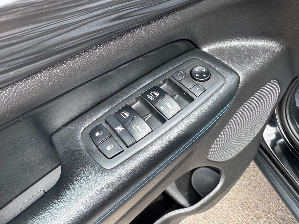 Photo 17 of this JEEP GRAND CHEROKEE