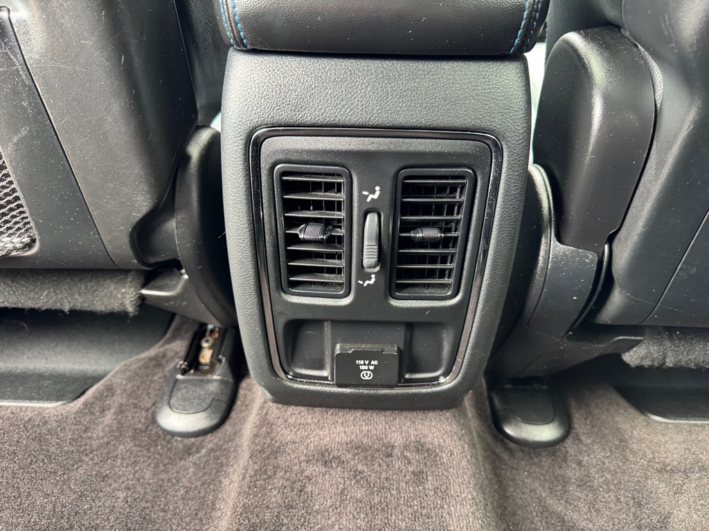 Photo 31 of this JEEP GRAND CHEROKEE