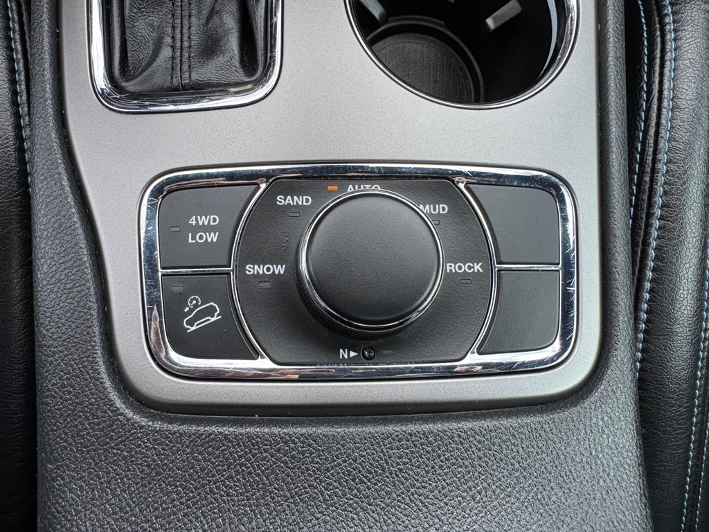 Photo 37 of this JEEP GRAND CHEROKEE